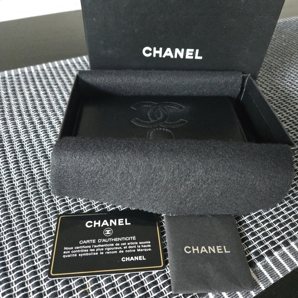 Chane CC Logol Black Leather Wallet - Picture 4 of 17